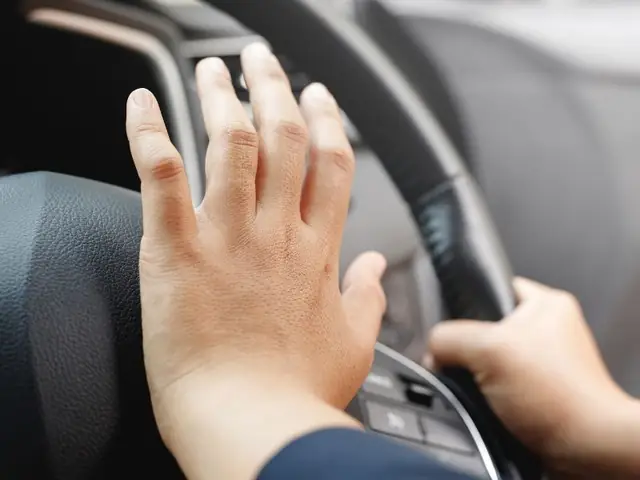 Tại Sao Còi Xe Ô Tô Kêu Nhỏ? Nguyên Nhân & Cách Xử Lý Chi Tiết Tại Sao Còi Xe Ô Tô Kêu Nhỏ? Nguyên Nhân & Cách Xử Lý Chi Tiết