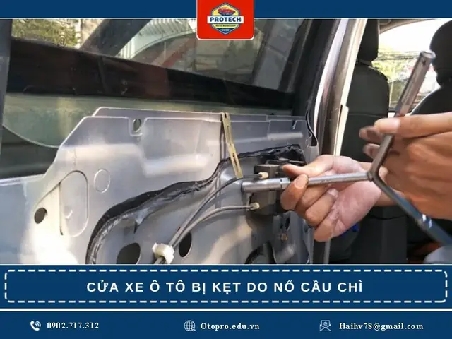 Cửa Xe Ô Tô Bị Kẹt: 7 Cách Khắc Phục Hiệu Quả & Khi Nào Cần Thay Mới Cửa Xe Ô Tô Bị Kẹt: 7 Cách Khắc Phục Hiệu Quả & Khi Nào Cần Thay Mới