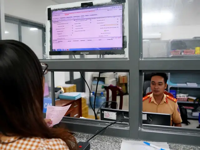 Dịch Vụ Sang Tên Xe Ô Tô Tại Tp.hcm: Hướng Dẫn Chi Tiết Từ Chuyên Gia Việc Làm Thủ Tục Sang Tên Xe Ô Tô Tại Tp.hcm Là Một Quy Trình Pháp Lý Quan Trọng, Đòi Hỏi Sự Chính Xác Và Hiểu Biết Về Các Quy Định Hiện Hành. Bài Viết Này Sẽ Phân Tích Toàn Diện Quy Trình Này, Từ Các Trường Hợp Được Ưu Tiên Xử Lý, Thủ Tục Cụ Thể, Đến Đánh Giá Khách Quan Về Việc Tự Làm Hoặc Sử Dụng Dịch Vụ Chuyên Nghiệp, Giúp Bạn Đưa Ra Quyết Định Tối Ưu. Dịch Vụ Sang Tên Xe Ô Tô Tại Tp.hcm: Hướng Dẫn Chi Tiết Từ Chuyên Gia Việc Làm Thủ Tục Sang Tên Xe Ô Tô Tại Tp.hcm Là Một Quy Trình Pháp Lý Quan Trọng, Đòi Hỏi Sự Chính Xác Và Hiểu Biết Về Các Quy Định Hiện Hành. Bài Viết Này Sẽ Phân Tích Toàn Diện Quy Trình Này, Từ Các Trường Hợp Được Ưu Tiên Xử Lý, Thủ Tục Cụ Thể, Đến Đánh Giá Khách Quan Về Việc Tự Làm Hoặc Sử Dụng Dịch Vụ Chuyên Nghiệp, Giúp Bạn Đưa Ra Quyết Định Tối Ưu.
