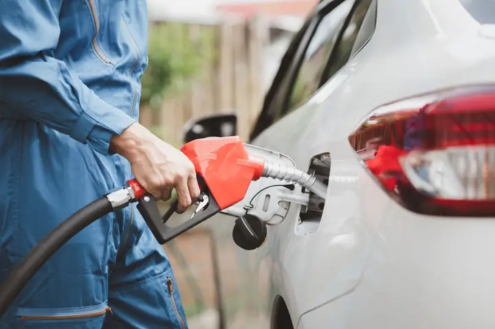 Định Mức Xăng Xe Ô Tô: Cách Tính Chuẩn & Mẹo Tiết Kiệm Cho Xe Mercedes Định Mức Xăng Xe Ô Tô: Cách Tính Chuẩn & Mẹo Tiết Kiệm Cho Xe Mercedes