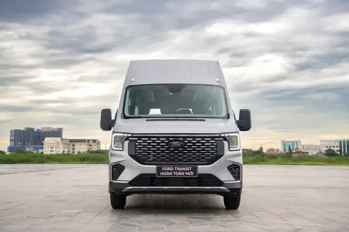Giá Xe Ford Transit 16 Chỗ 2026: Bảng Giá Chi Tiết & Kinh Nghiệm Mua Bán Thực Tế