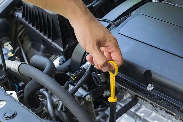 Hướng Dẫn Thay Dầu Xe Ô Tô Tại Nhà Đầy Đủ Và An Toàn