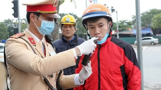 Nồng Độ Cồn Trong Máu Khi Lái Xe Ô Tô: Quy Định & Bí Quyết An Toàn Nồng Độ Cồn Trong Máu Khi Lái Xe Ô Tô: Quy Định & Bí Quyết An Toàn
