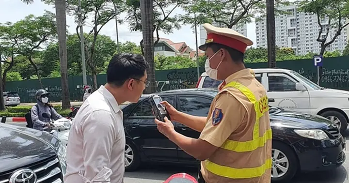 Phạt Nồng Độ Cồn Xe Ô Tô 2026: Mức Phạt & Hình Phạt Bổ Sung Chi Tiết