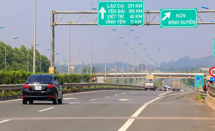 Phí Đường Bộ Xe Ô Tô 7 Chỗ: Bảng Giá & Hướng Dẫn Nộp Đầy Đủ 2026 Phí Đường Bộ Xe Ô Tô 7 Chỗ: Bảng Giá & Hướng Dẫn Nộp Đầy Đủ 2026