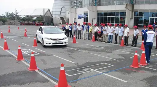 Quy Định Chiều Cao Học Lái Xe Ô Tô 2026: Điều Kiện Chuẩn Và Giải Đáp Thắc Mắc Quy Định Chiều Cao Học Lái Xe Ô Tô 2026: Điều Kiện Chuẩn Và Giải Đáp Thắc Mắc
