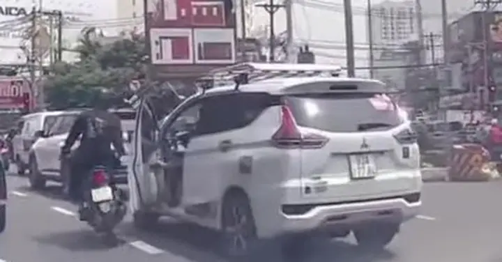 Mở Cửa Xe Ô Tô An Toàn: Hướng Dẫn Toàn Tập Phòng Tránh Tai Nạn