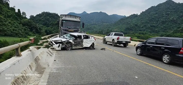 Tai Nạn Xe Ô Tô Ở Thanh Hóa: Nguyên Nhân & Cách Phòng Tránh Tai Nạn Xe Ô Tô Ở Thanh Hóa: Nguyên Nhân & Cách Phòng Tránh