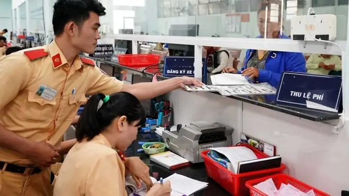 Tạm Trú Có Đăng Ký Xe Ô Tô Được Không? Điều Kiện Và Thủ Tục 2026