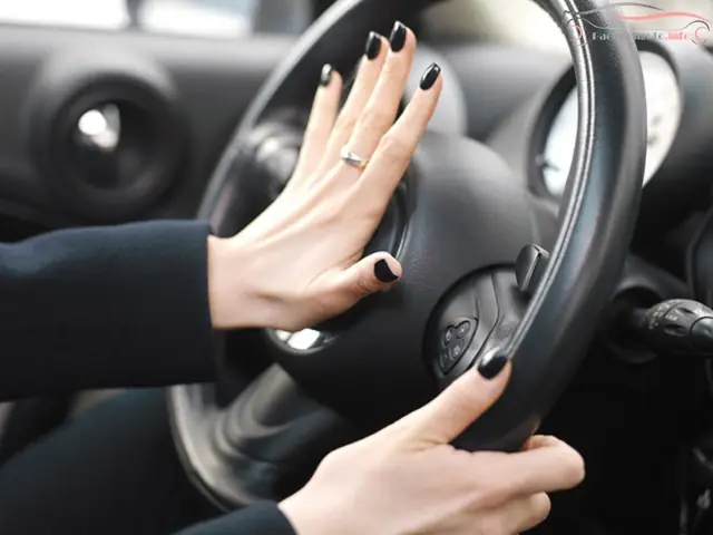 Tiếng Còi Xe Ô Tô: Giải Mã Ngôn Ngữ Cảnh Báo Và Xử Lý Từ A Đến Z Tiếng Còi Xe Ô Tô: Giải Mã Ngôn Ngữ Cảnh Báo Và Xử Lý Từ A Đến Z