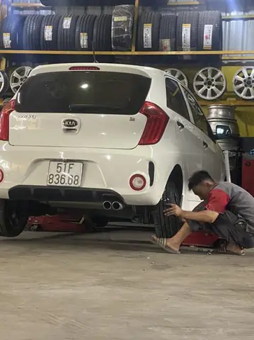 Đánh Giá Chi Tiết Các Tiệm Vá Vỏ Xe Ô Tô Uy Tín Tại Tp.hcm: Bảng So Sánh & Hướng Dẫn Lựa Chọn