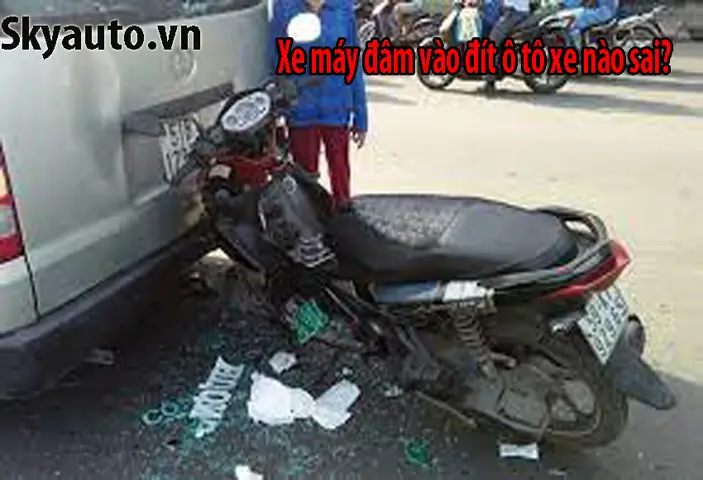 Xe Máy Đâm Vào Đuôi Ô Tô: Xử Lý Thế Nào Và Ai Chịu Trách Nhiệm?