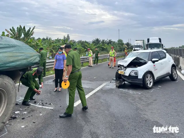 Xe Ô Tô 1 Người: Giải Pháp Di Chuyển Thông Minh Cho Đô Thị Hiện Đại