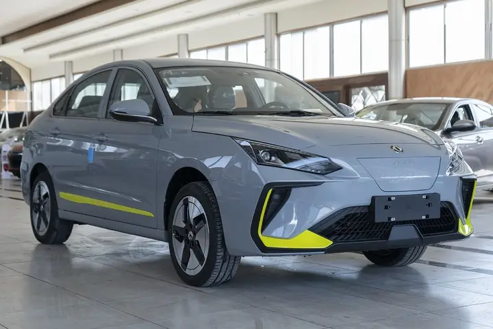 Xe Ô Tô Con Trung Quốc: Chery Và Dongfeng Sắp Bán Tại Việt Nam