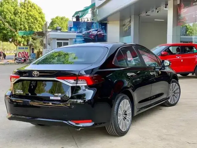 Đánh Giá Chi Tiết Toyota Altis 2015: Lựa Chọn Thông Minh Cho Xe Sedan Cũ