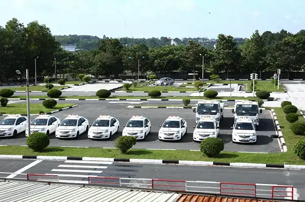 Hướng Dẫn Toàn Diện 405 Câu Hỏi Thi Trắc Nghiệm Lái Xe Ô Tô: Bí Kíp Ôn Tập Thành Công