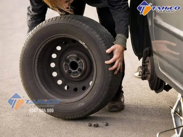 Bánh Xe Ô Tô Bị Đảo: Nguyên Nhân Và Cách Khắc Phục Chi Tiết