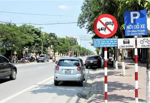 Biển Báo Cấm Xe Ô Tô Và Mô Tô: Tổng Hợp Ý Nghĩa Và Quy Định