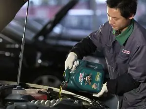 Hướng Dẫn Chi Tiết Cách Thay Nhớt Hộp Số Xe Ô Tô Tại Nhà Hướng Dẫn Chi Tiết Cách Thay Nhớt Hộp Số Xe Ô Tô Tại Nhà