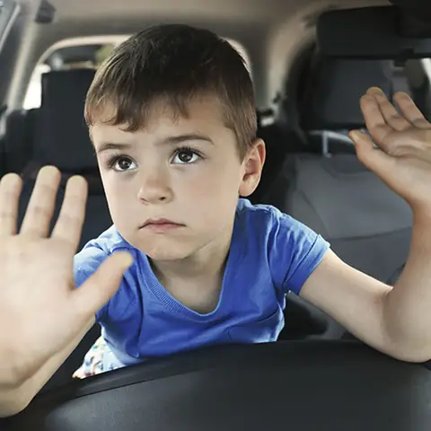 Cách Thoát Khỏi Xe Ô Tô Khi Bị Ngập Nước: Hướng Dẫn Từ Chuyên Gia