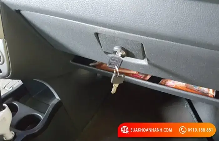 Hướng Dẫn Chi Tiết Các Phương Pháp Chế Khoá Cốp Xe Ô Tô: So Sánh & Lựa Chọn Thông Minh Hướng Dẫn Chi Tiết Các Phương Pháp Chế Khoá Cốp Xe Ô Tô: So Sánh & Lựa Chọn Thông Minh