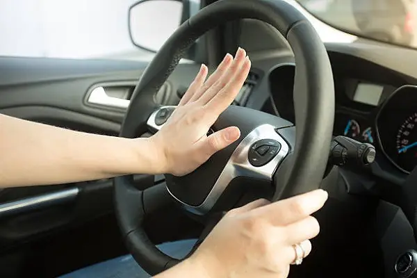 Còi Xe Ô Tô Nằm Ở Đâu: Vị Trí Chi Tiết Theo Từng Dòng Xe Và Hướng Dẫn Kiểm Tra Còi Xe Ô Tô Nằm Ở Đâu: Vị Trí Chi Tiết Theo Từng Dòng Xe Và Hướng Dẫn Kiểm Tra
