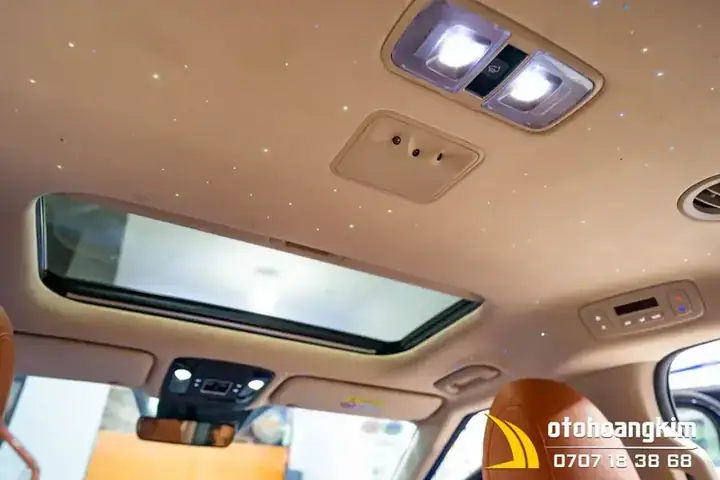 Đèn Led Ốp Trần Xe Ô Tô: Tổng Hợp Từ A-z Về Chọn Mua, Lắp Đặt & Bảo Trì