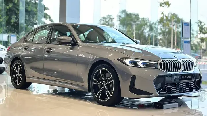 Đánh Giá Chi Tiết Bmw 330i 2026: Trải Nghiệm Xe Nhập Khẩu M-sport Đáng Mua? Đánh Giá Chi Tiết Bmw 330i 2026: Trải Nghiệm Xe Nhập Khẩu M-sport Đáng Mua?