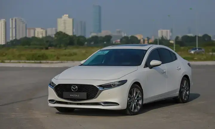 Đánh Giá Chi Tiết Mazda 3: Giá Lăn Bánh Thực Tế & So Sánh Với Đối Thủ