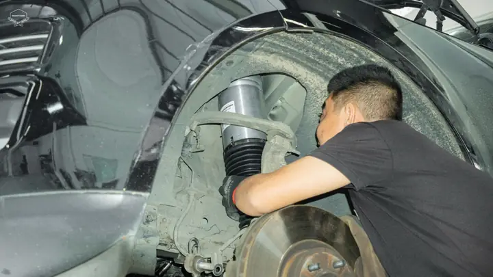 Giảm Xóc Xe Ô Tô: Nhận Biết Dấu Hiệu Hư Hỏng Và Xử Lý Hiệu Quả Giảm Xóc Xe Ô Tô: Nhận Biết Dấu Hiệu Hư Hỏng Và Xử Lý Hiệu Quả