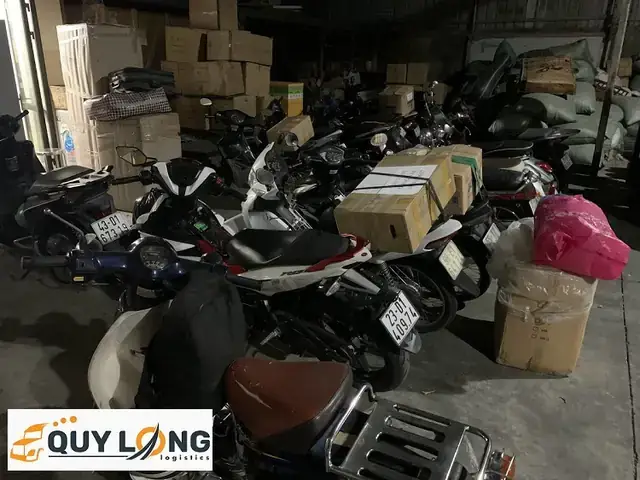 Hướng Dẫn Chi Tiết Gửi Xe Máy Vào Sài Gòn Bằng Ô Tô: Quy Trình Chuẩn, Chi Phí & Mẹo An Toàn