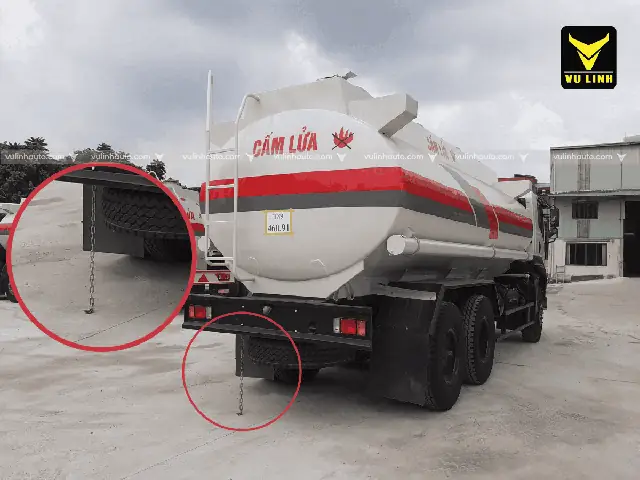 Tại Sao Xe Chở Xăng Luôn Phải Có Sợi Xích? Giải Mã Nguyên Lý An Toàn Tại Sao Xe Chở Xăng Luôn Phải Có Sợi Xích? Giải Mã Nguyên Lý An Toàn