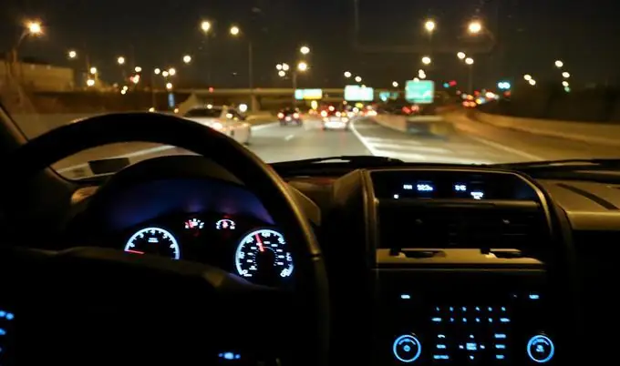 Kinh Nghiệm Lái Xe Ô Tô Ban Đêm: Hướng Dẫn An Toàn Từ Chuyên Gia