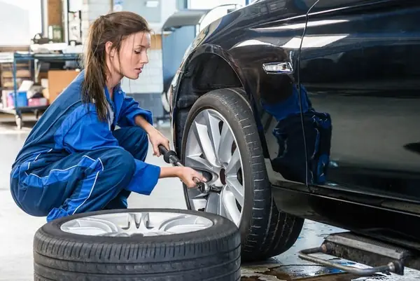 Kinh Nghiệm Thay Lốp Xe Ô Tô Đúng Kỹ Thuật Và An Toàn