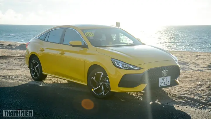 Lái Xe Ô Tô Dưới Nắng Nóng Lái Xe Ô Tô Dưới Nắng Nóng