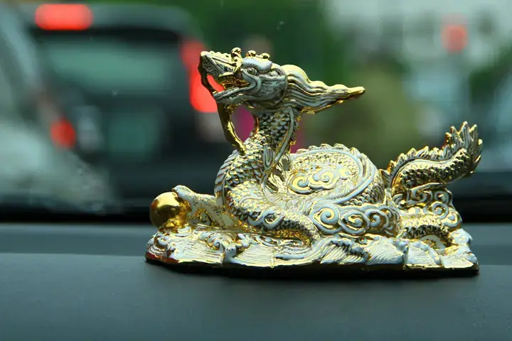 Linh Vật Để Trên Xe Ô Tô Tuổi Dần