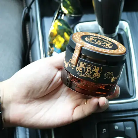 Lọ Nuóc Xịt Mùi Ca Fe Trên Xe Ô Tô Lọ Nuóc Xịt Mùi Ca Fe Trên Xe Ô Tô