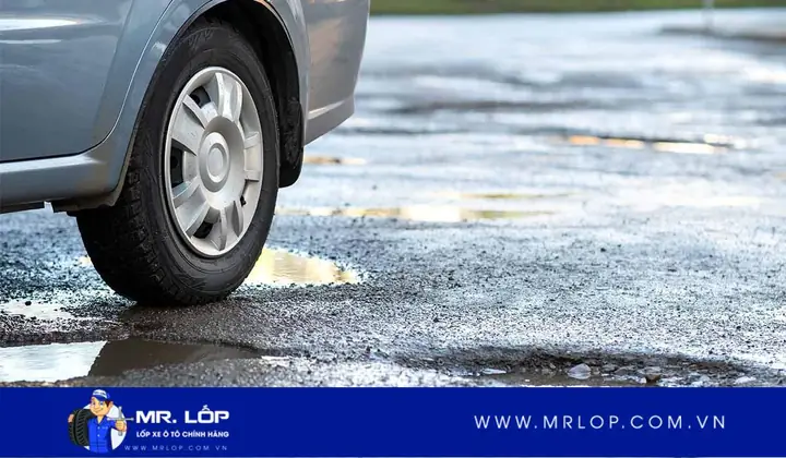 Lốp Xe Ô Tô Bị Dính Nhựa Đường Lốp Xe Ô Tô Bị Dính Nhựa Đường