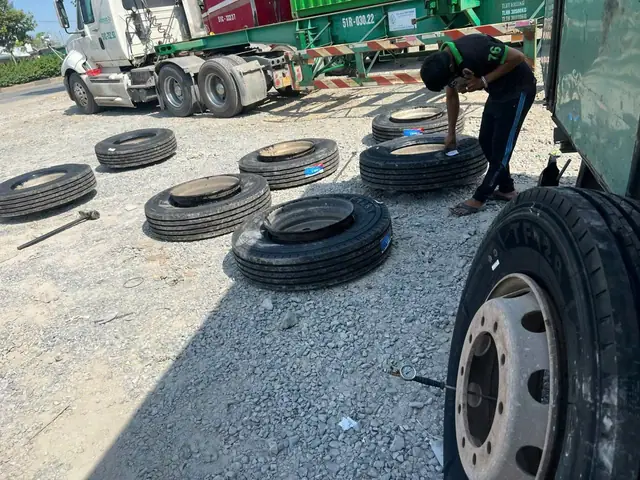 Lốp Xe Ô Tô Container