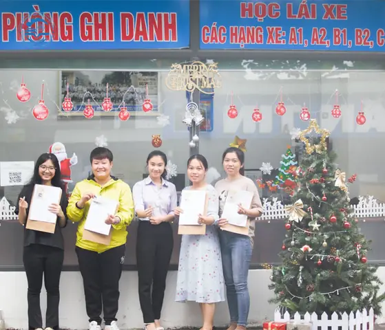 Bằng Lái Xe Ô Tô B1 Hay B2: So Sánh Chi Tiết Và Lời Khuyên Bằng Lái Xe Ô Tô B1 Hay B2: So Sánh Chi Tiết Và Lời Khuyên