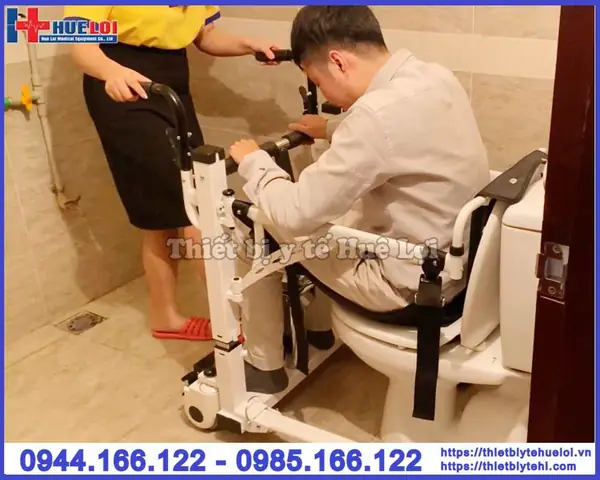 Ngươ I Đi Xe Lăn Lên Ô Tô Ngươ I Đi Xe Lăn Lên Ô Tô