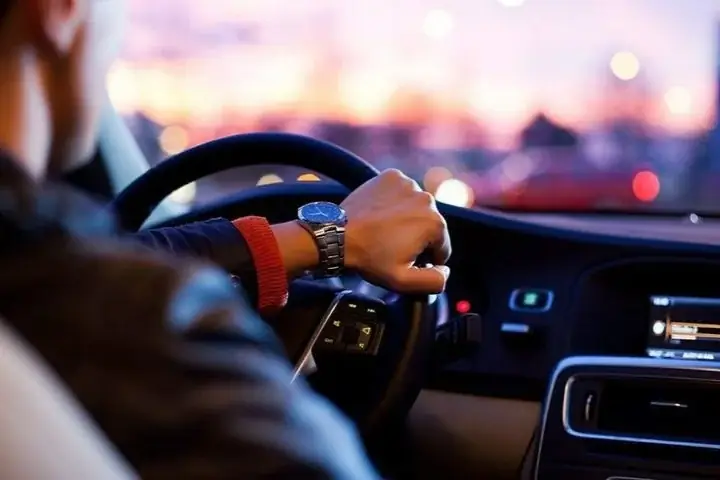 Người Điều Khiển Xe Ô Tô: Quy Định Pháp Luật Và Kỹ Năng Lái Xe An Toàn