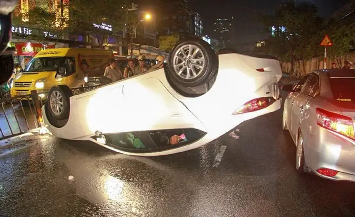 Nguyên Nhân Lật Xe Ô Tô Nguyên Nhân Lật Xe Ô Tô