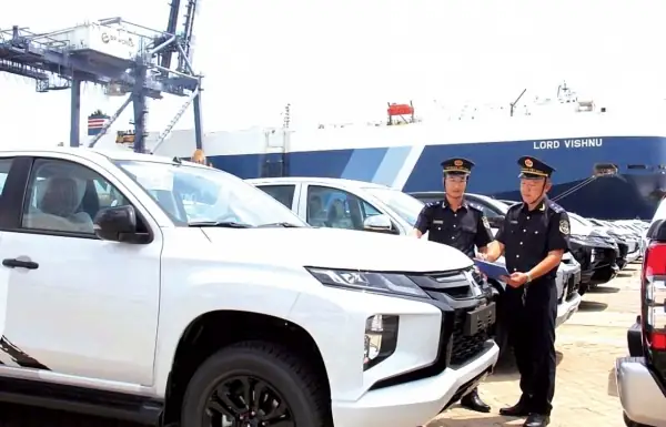 Hướng Dẫn Nhập Khẩu Xe Ô Tô Dưới Dạng Quà Biếu Tặng