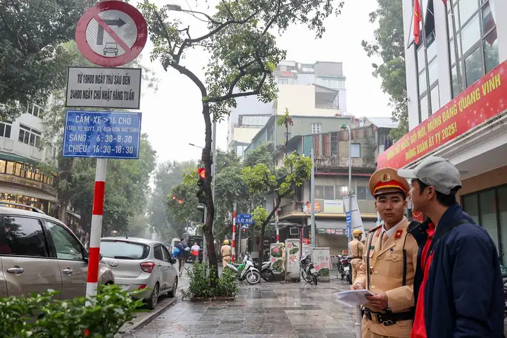 Những Chiếc Xe Ô Tô Nhật Đường Phố Cổ