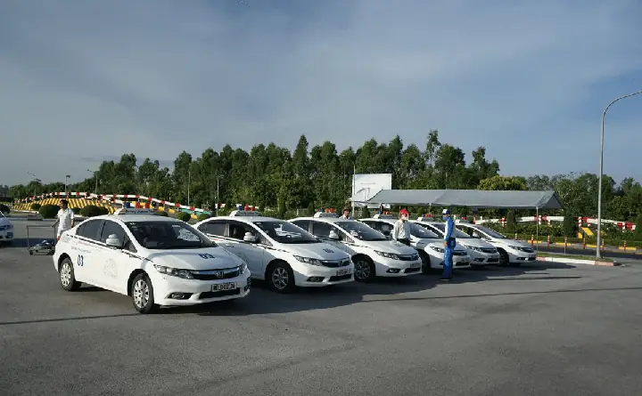 Hướng Dẫn Chi Tiết: Quy Trình Nộp Hồ Sơ Thi Bằng Lái Xe Ô Tô Tại Việt Nam
