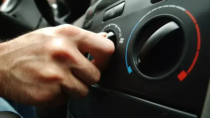 Nút Điều Hòa Ô Tô: Hướng Dẫn Từ A-z Về Chức Năng, Sử Dụng & Khắc Phục Lỗi Nút Điều Hòa Ô Tô: Hướng Dẫn Từ A-z Về Chức Năng, Sử Dụng & Khắc Phục Lỗi