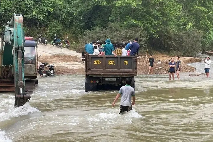 Ô Tô Máy Múc Xe Tải Ô Tô Máy Múc Xe Tải