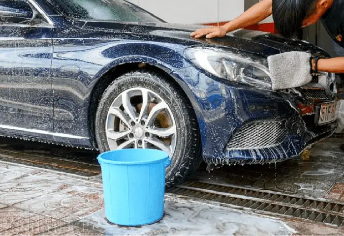 Rửa Xe Ô Tô Bằng Xà Phòng Mayruaxecongnghiep.com