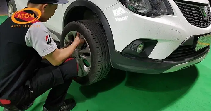 Thay 1 Lốp Xe Ô Tô: Tại Sao Đây Là Quyết Định Sai Lầm Về An Toàn? Thay 1 Lốp Xe Ô Tô: Tại Sao Đây Là Quyết Định Sai Lầm Về An Toàn?